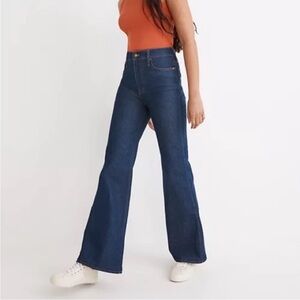 Madewell 11 inch High Rise Flare Jeans dark blue size 28